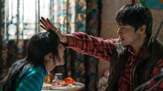 '좀비딸' 무서운 흥행 비결…"개그와 감동의 황금비율"