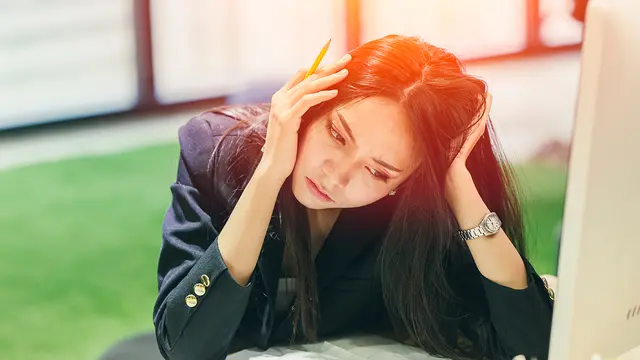 예쁘다는 칭찬도 안 되나요? "네, 불편합니다"
