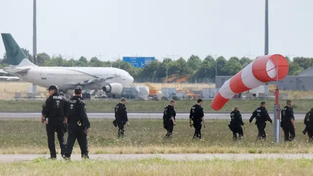 "저게 뭐지?" 발로 밟았는데…공항 날려버릴 뻔한 '폭탄 드론'